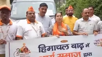 बल्ह: आर्य समाज द्वारा भेजी गई गाड़ियों को एसडीएम बल्ह स्मृतिका नेगी ने आपदा प्रभावित क्षेत्रों के लिए किया रवाना