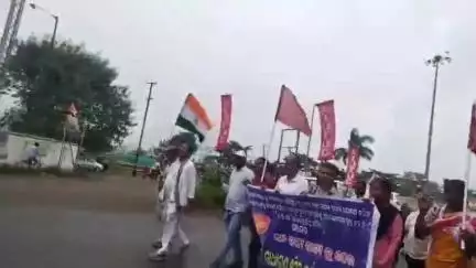 ସୁକିନ୍ଦା: ମିଳିତ କେନ୍ଦ୍ରୀୟ ଟ୍ରେଡ ୟୁନିୟନ ପକ୍ଷରୁ ଡୁବୁରୀ ଛକ ଠାରେ ପ୍ରତିବାଦ ସଭା ଓ ରାସ୍ତାରୋକ ଅନୁଷ୍ଠିତ