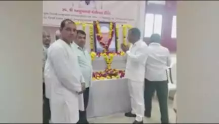 તાલોદ: શહેરના નગરપાલિકાના પૂર્વ પ્રમુખે શિક્ષણ મંત્રીના પિતાના નિધન થતા હાજરી આપી
