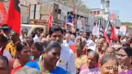 மதுரை தெற்கு: 'பாரத் பந்த்' மத்திய அரசுக்கு எதிராக சாலை மறியல்- பெரியார் பேருந்து நிலையம் பகுதியில் 900 பேர் கைது