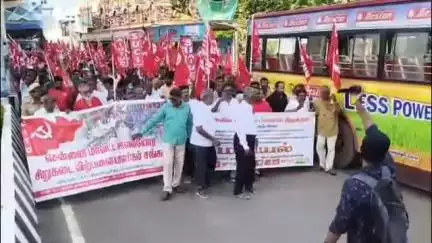 திருவொற்றியூர்: 'பாரத் பந்த்' திருவொற்றியூரில் மாபெரும் ஊர்வலம்- டோல்கேட் பகுதியில் அனைத்து தொழிற்சங்கம் சார்பாக சாலை மறியல்