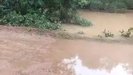 ବୌଦ୍ଧ ସଦର: ମାରଡ଼ା ଗ୍ରାମରେ ପହଞ୍ଚି ଜଳ ଘେରରେ ଥିବା ଗ୍ରାମବାସୀଙ୍କୁ ରିଲିଫ ଓ ସ୍ୱାସ୍ଥ୍ୟ ସେବା ଯୋଗାଇଲା ପ୍ରଶାସନ