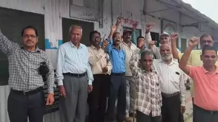 चम्पावत: सेवानिवृति रोडवेज कर्मचारी संगठन ने EPS 1995 के संबंध में चार सूत्रीय मांगों को लेकर जताया विरोध