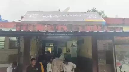 अकोला: शहरातील जठरपेठ या गजबजलेल्या रस्त्यावर कारमध्ये एका तरुणीवर अत्याचाराचा प्रयत्न,आरोपी विरोधात गुन्हा दाखल