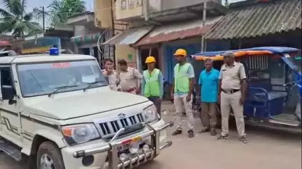 নামখানা: বিদ্যুৎ দপ্তরের কর্মী ও নামখানা থানার পক্ষ থেকে ১টি মাইকিং প্রচার হয় গতকাল ২জন নামখানায় মৃত্যু হয় তারই জন্য এই মাইকিং