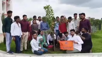 शुजालपुर: ABVP का 77वां स्थापना दिवस: JNS महाविद्यालय में कार्यक्रम, SFD द्वारा पौधारोपण