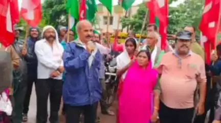 बालोद: केंद्र सरकार द्वारा प्रस्तावित 4 लेबर कोड के विरोध में दल्लीराजहरा के खदानों में श्रमिकों ने की हड़ताल