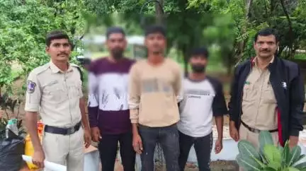 నిజామాబాద్ సౌత్: నగరంలో ఒక వ్యక్తి పై దాడి చేసి దోచుకున్న ముగ్గురు అరెస్ట్, 1 టౌన్ SHO రఘుపతి వెల్లడి