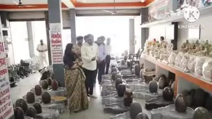 खरगौन: कलेक्टर भव्य मित्तल ने बकावां में शिवलिंग निर्माण स्थल का निरीक्षण किया