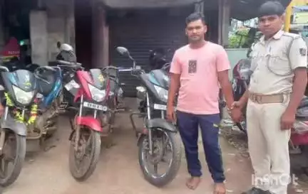କଟକ ପୌରାଞ୍ଚଳ: କଟକରେ ଗାଡି ଚୋରିକରି ଆତଙ୍କ ସୃଷ୍ଟି କରିଥିବା ଆନ୍ତଃଜିଲା ଚୋରକୁ ବୁଧବାର ବାଦାମବାଡି ପୋଲିସ ଗିରଫ କରିଛି।