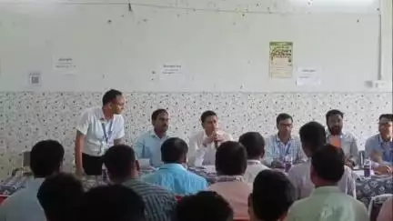 मैनाटांड़: डीएम ने मतदाता सूची विशेष पुनरीक्षण कार्य का किया निरीक्षण, दिए निर्देश