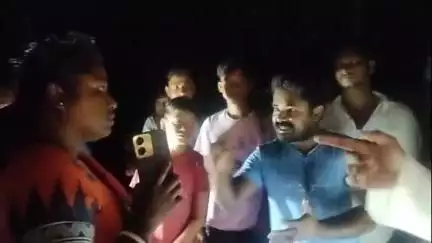 দিনহাটা ২: মুখ্যমন্ত্রীর নির্দেশ সত্ত্বেও গ্রামীণ রাস্তায় ডাম্পার দৌরাত্ম্য: পুলিশের নিষ্ক্রিয়তায় নাজিরহাটে বিক্ষোভ, আহত দুই