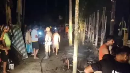 দিনহাটা ২: সীমান্তের পূর্ব সাহেবগঞ্জে ভয়াবহ অগ্নিকাণ্ডে সর্বস্ব হারালেন এক বাসিন্দা, দমকলের ইঞ্জিন এলেও শেষ রক্ষা হয়নি