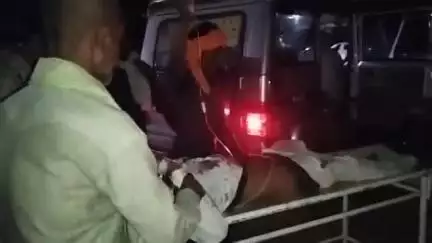 बिसवां: रेउसा तंबौर मार्ग पर खारौहां के पास अज्ञात वाहन की टक्कर से बाइक सवार 2 लोग हुए घायल, 1 को ट्रॉमा सेंटर किया गया रेफर