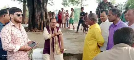 छतरपुर: कालापहाड़ पंचायत के मुखिया प्रतिनिधि ने वित्त मंत्री से मुलाकात कर कई जनसमस्याओं से अवगत कराया