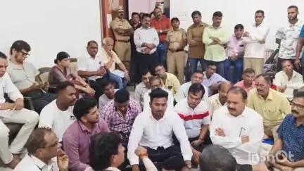 पेण: गेल इंडिया कंपनीच्या प्रस्तावित पाईपलाईन प्रकल्पाविरोधात शेतकऱ्यांचे लाक्षणिक उपोषण