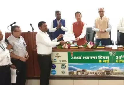 On the 36th Foundation Day of CAFRI Jhansi, UP, a stakeholders meeting was organised at CAFRI. Ambassador of Agroforestry were selected of those farmers with exemplary contribution in #Agroforestry & Certificates were handed over to them.