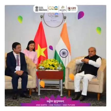 A bilateral meeting between Hon'ble Union Minister Shri #nstomar, MoA&FW GoI and H.E. Le Minh Hoan, Minister of Agriculture and Rural Development, Vietnam 🇻🇳 was held during the sidelines of #G20AMM2023 in Hyderabad on 15th June 2023.