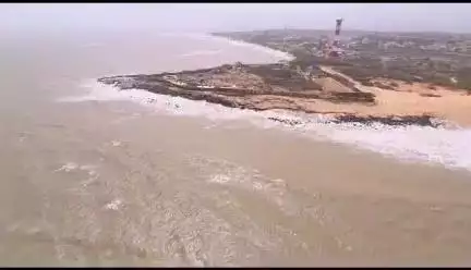 #CycloneBiporjoy: Indian Coast Guard deploying its assets comprehensively  for damage #assessment in Gujarat