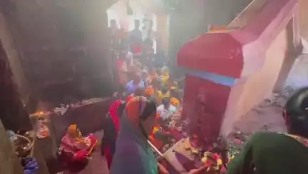 On the occasion of 1st #somvar of #saavan month, devotees from India & Nepal visit #Jaleshwar temple in Madhesh Pradesh.