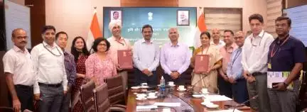 An MoU was signed between DA&FW and DoRD for promotion of Natural & Organic Farming activities through Krishi Sakhis of NRLM at Krishi Bhawan, New Delhi today.

#AgriGoI #MoU #naturalfarming #organicfarming