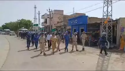 बीकानेर पुलिस द्वारा RAF के साथ आगामी विधानसभा चुनाव को मद्देनजर रखते हुए फ्लैग मार्च किया #bikaner #kolayat #gajner