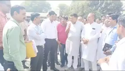 भूना अनाज मंडी का दौरा कर फसल खरीद प्रबंधों का जायजा लेते पर्यावरण, वन एवं वन्यजीव विभाग के एसीएस विनीत गर्ग