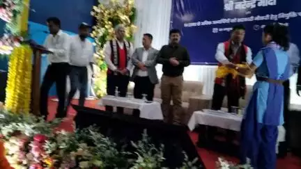 डिमापुर रोजगार मेला में  विभिन्न विभागों में चयनित प्रार्थी के नियुक्ति पत्र प्राप्त करने का एक मुहूर्त।