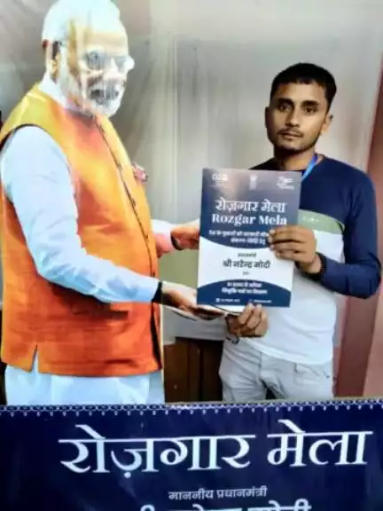 Deepak Kumar  डिमापुर रोजगार मेला में  Trackmaintainer( Railways)पद के लिए नियुक्ति पत्र पाकर काफी प्रफुल्लित है।
