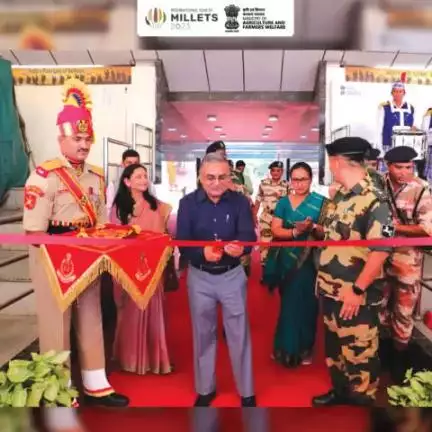 The #Millets FPO Exhibition for CAPF Jawaans was commenced with a ribbon-cutting ceremony led by Shri Faiz Ahmad Kidwai, AS, DA&FW, joined by Smt. Maninder Kaur Dwivedi, Additional Secretary, DA&FW and Smt. Shubha Thakur, JS (Crops) DA&FW.