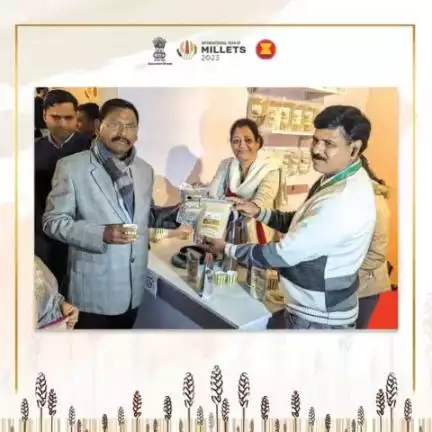 In his visit Shri #MundaArjun, Hon’ble Union Minister of Agriculture & Farmer's Welfare and #TribalAffairsIn sampled home-grown Millet exhibits from more than 40 Indian #FPOs and #Startups.