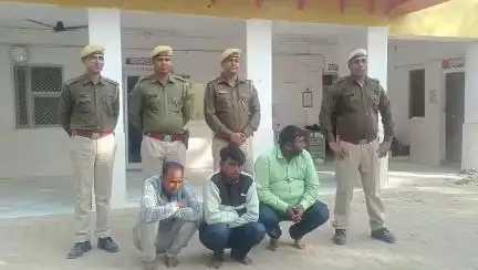 #alwarpolice
नाबालिक से गैंगरेप के 03 आरोपी 24 घंटे में किये गिरफ्तार व 01 बाल अपचारी निरुद्ध। कमला देने वाला होटल संचालक गिरफ्तार। घटना में प्रयुक्त वाहन जप्त।
#RajasthanPolice
#PoliceRajasthan