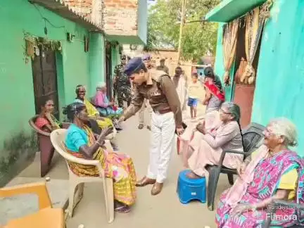 चाईबासा जिला अंतर्गत मुख्य निर्वाचन पदाधिकारी, झारखण्ड के निर्देश पर  पुलिस अधीक्षक, पं॰ सिंहभूम, चाईबासा के नेतृत्व मे चाईबासा के वरिष्ठ मतदाताओं की आगामी निर्वाचन मे पूर्ण सहभागिता सुनिश्चित करने के लिए सभी थानों मे जागरुकता अभियान चलाया।