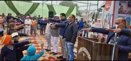 गांव कानाखेड़ा में हरियाणा बीज विकास निगम के निदेशक श्री मनोज बबली ने उपस्थित ग्रामीणों को दिलाई विकसित भारत की शपथ