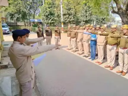 राष्ट्रीय मतदाता दिवस के अवसर पर श्रीमान पुलिस अधीक्षक महोदय द्वारा कार्यालय स्टाफ को शपथ दिलाई गई।
#NationalVotersDay