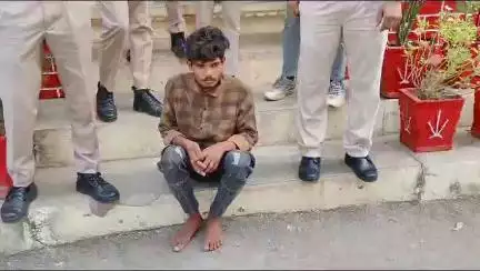 #कार्यवाही थाना धम्बोला द्वारा लोगो को रोककर शराब पीने के लिए रुपए मांगने एवं मारपीट करने के मामले में अभियुक्त गिरफ्तार