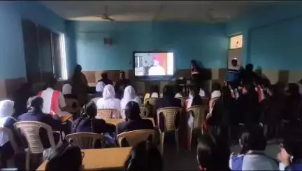 पुलिस थाना सागवाड़ा क्षेत्र में स्थित शिक्षण संस्थानों में से 02 स्कूलों में करीब 250 छात्र-छात्राओं को रोहित के सपने मूवी दिखाकर व पोक्सो एक्ट, गुड टच, बेड टच एवं सड़क सुरक्षा संबंधित जानकारी दी जाकर जागरूकता अभियान चलाया गया।