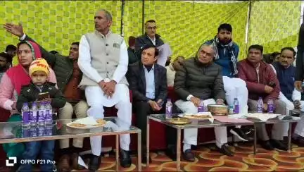 फतेहाबाद। गांव ढाबी कलां में प्रदेश के मुख्यमंत्री श्री मनोहर लाल के लाइव कार्यक्रम को बड़ी उत्सुकता से ग्रामीणों ने सुना