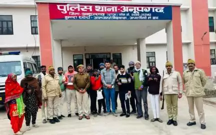 #Anupgarhpolice 
अनूपगढ पुलिस थाना द्वारा गुम हुए 28 मोबाइल मालिकों को वापस लौटाए
तकरीबन 4 लाख रूपए कीमत के हैं एंड्रायड फोन