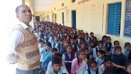 जन जागरूकता अभियान के अंतर्गत पुलिस थाना चौरासी क्षेत्र में स्थित शिक्षण संस्थानों में  छात्र-छात्राओं को रोहित के सपने (पोक्सो एक्ट के संबंध) में दिखाकर व पोक्सो एक्ट गुड टच, बेड टच एवं सड़क सुरक्षा संबंधित जानकारी दी गई।