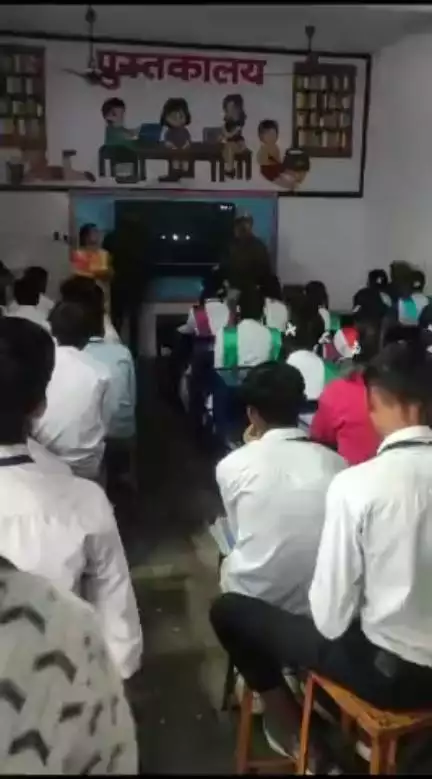 जन जागरूकता अभियान के अंतर्गत पुलिस थाना दोवड़ा क्षेत्र में स्थित शिक्षण संस्थानों में  छात्र-छात्राओं को रोहित के सपने (पोक्सो एक्ट के संबंध) में दिखाकर व पोक्सो एक्ट गुड टच, बेड टच एवं सड़क सुरक्षा संबंधित जानकारी दी गई।