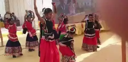 Glimpses of dance performance by children at Rajkot station 

#ModiSarkarKiGuarantee