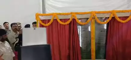 Dr. Tamilisai Soundararajan, Hon'ble Governor of Telangana, Shri Bhatti Vikramarka Mallu, Hon'ble Dy. CM, Telangana, Dr. K. Laxman, Hon'ble MP laid foundation stone by unveiling the plaque at Begumpet Railway Station #RailInfra4Bharat