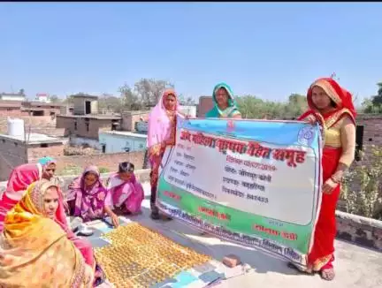 आत्मा सिवान अंर्तगत बड़हरिया प्रखंड के भोपतपुर पंचायत के  सतीश सिंह प्रखंड तकनीकी प्रबंधक गठित अम्बे महिला खाद्य सुरक्षा समूह की महिलाओं द्वारा उत्पाद जैसे मशरूम का अदौरी नमकीन पापड़, आलू का चिप्स सहित अन्य समग्री तैयार कराते हुए।