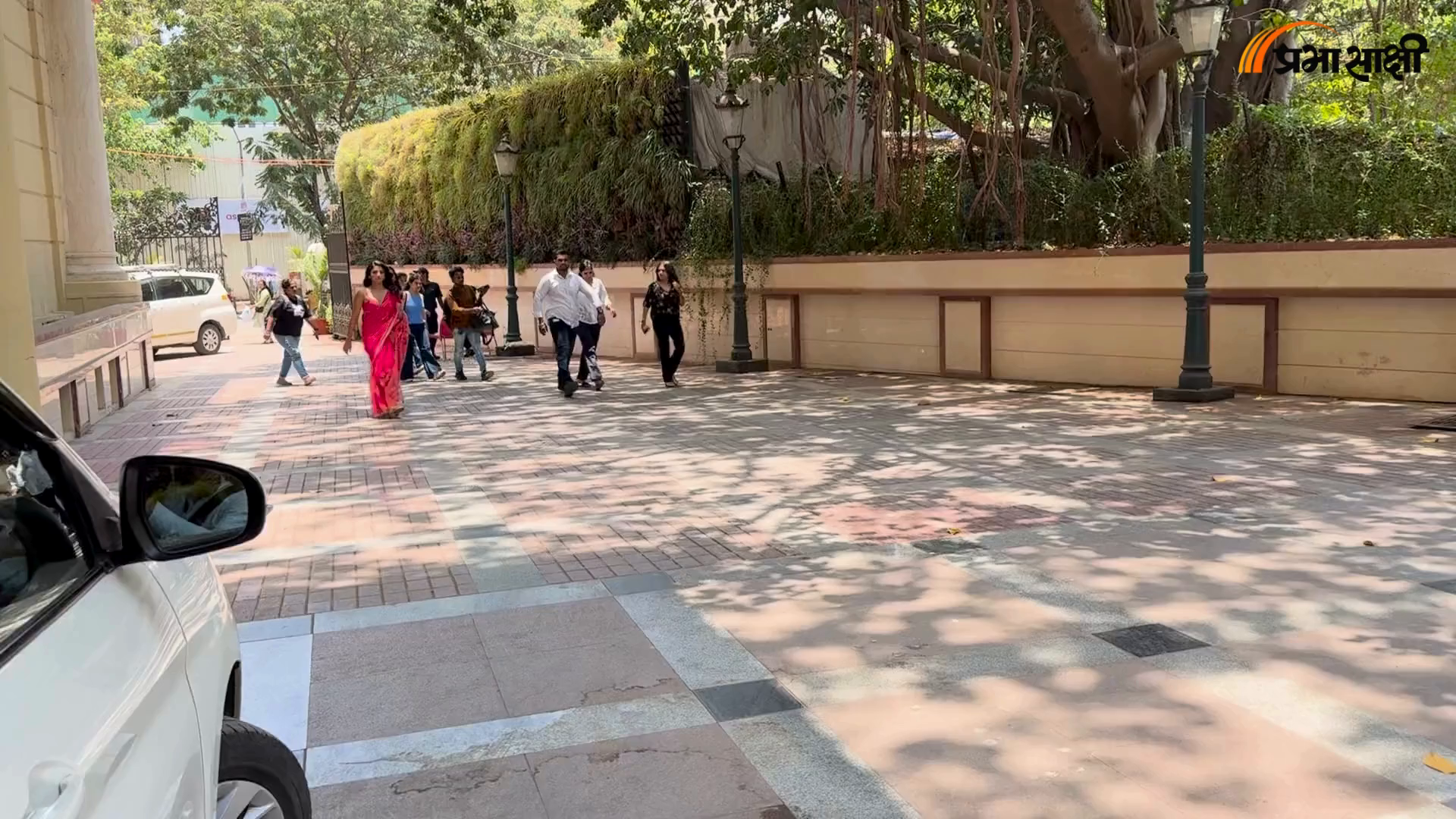 Bandra में स्पॉट हुईं Wamiqa Gabbi